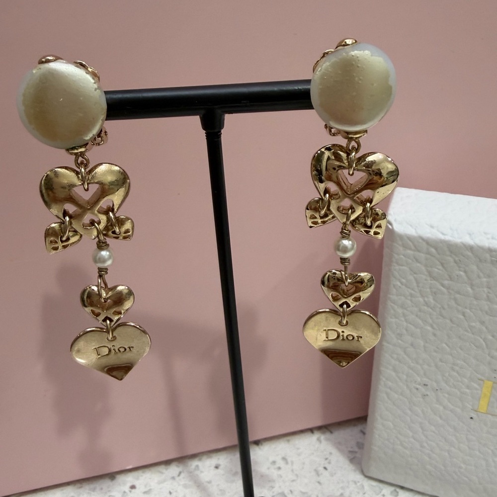 #235 Dior Gold Heart and Pearl Earrings - Picture 4 of 13